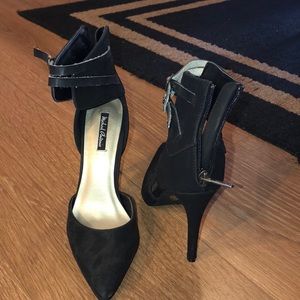 Black pointed toe heels
